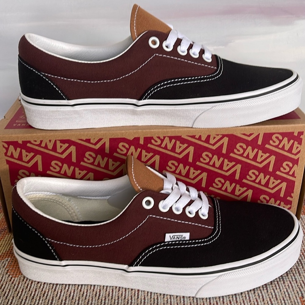 Vans Men’s Era Color Block Black/Brown
VN0005UEYS8
Sneakers - Picture 2 of 16